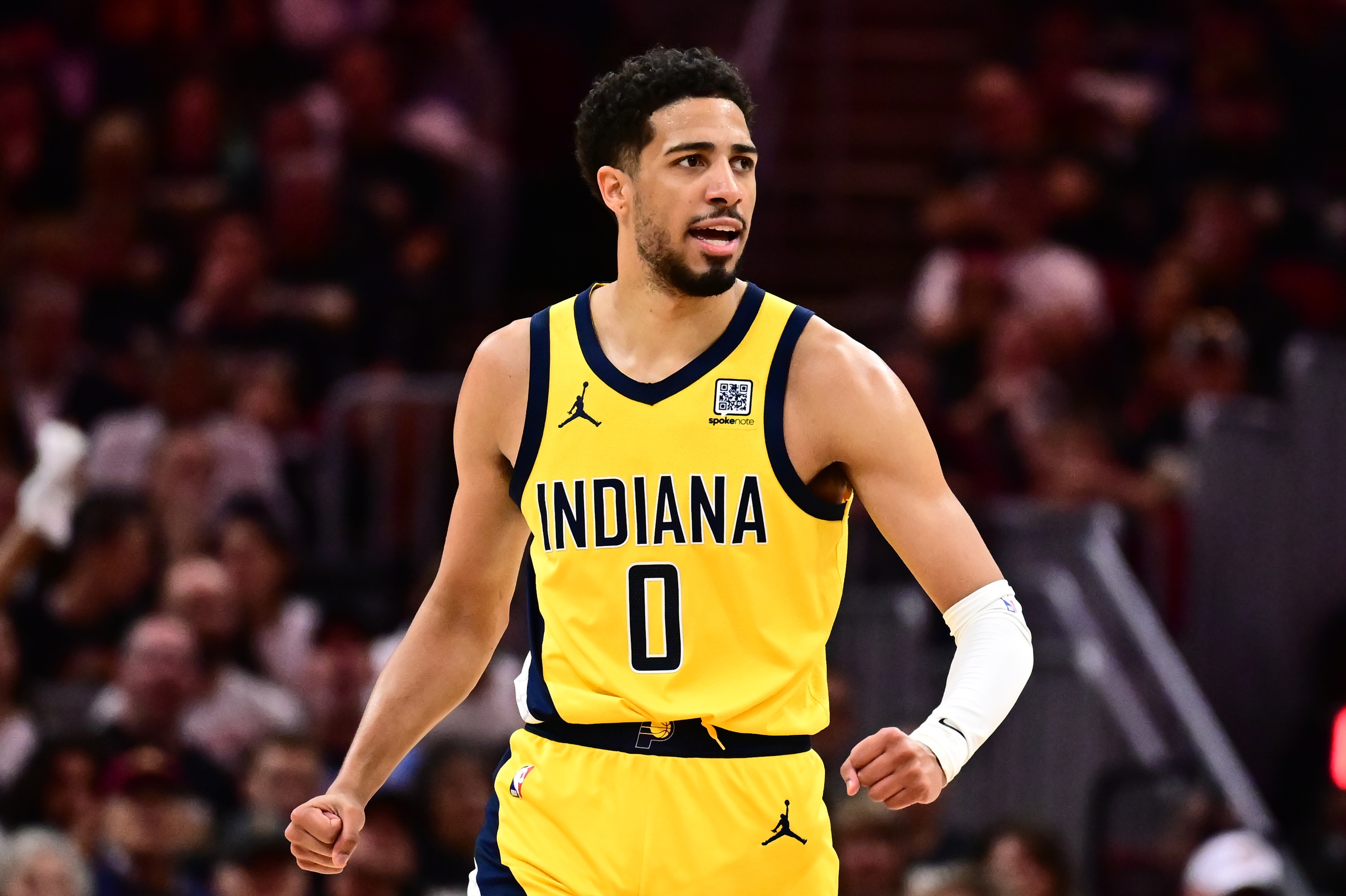 [NBA]真的有魔法！哈利伯顿23中12轰下31分4板11助 逆天长两分拖入加时(图1)