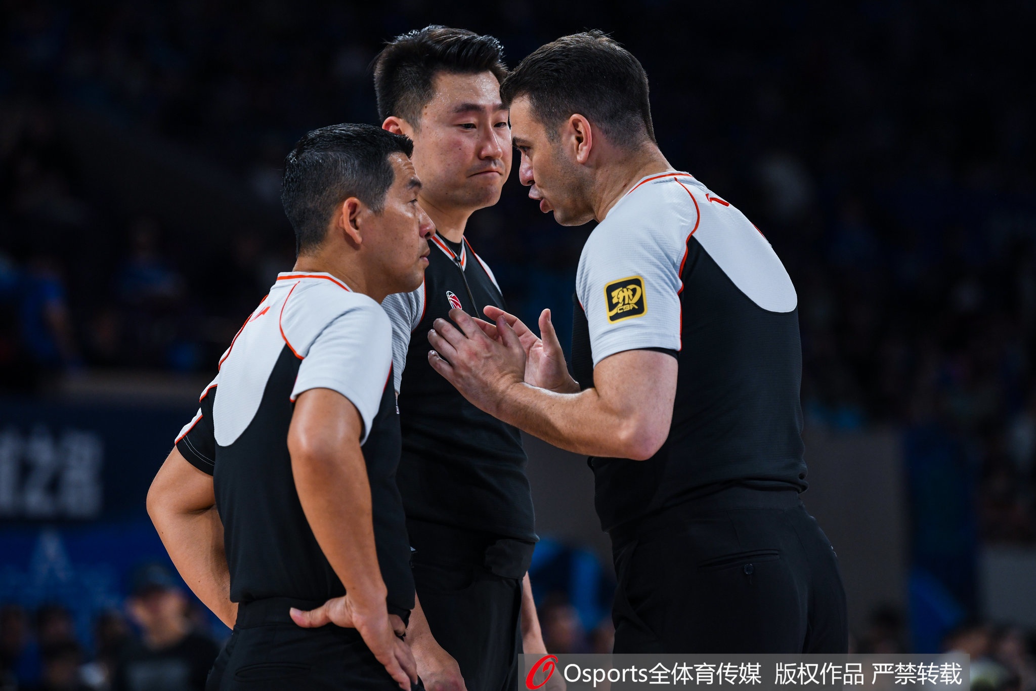 直播吧：廣廈北京總決賽G5有望再次三名外籍裁判共同吹罰