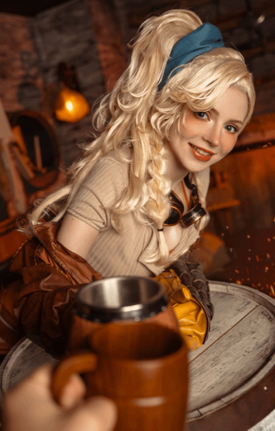 小腰精！艾什莉体模COS《怪猎荒野》杰玛：小蛮腰身材火辣！