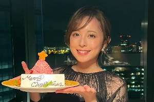 渡边雄太妻子久慈晓子晒夫妇甜蜜合影 庆祝结束的赛季
