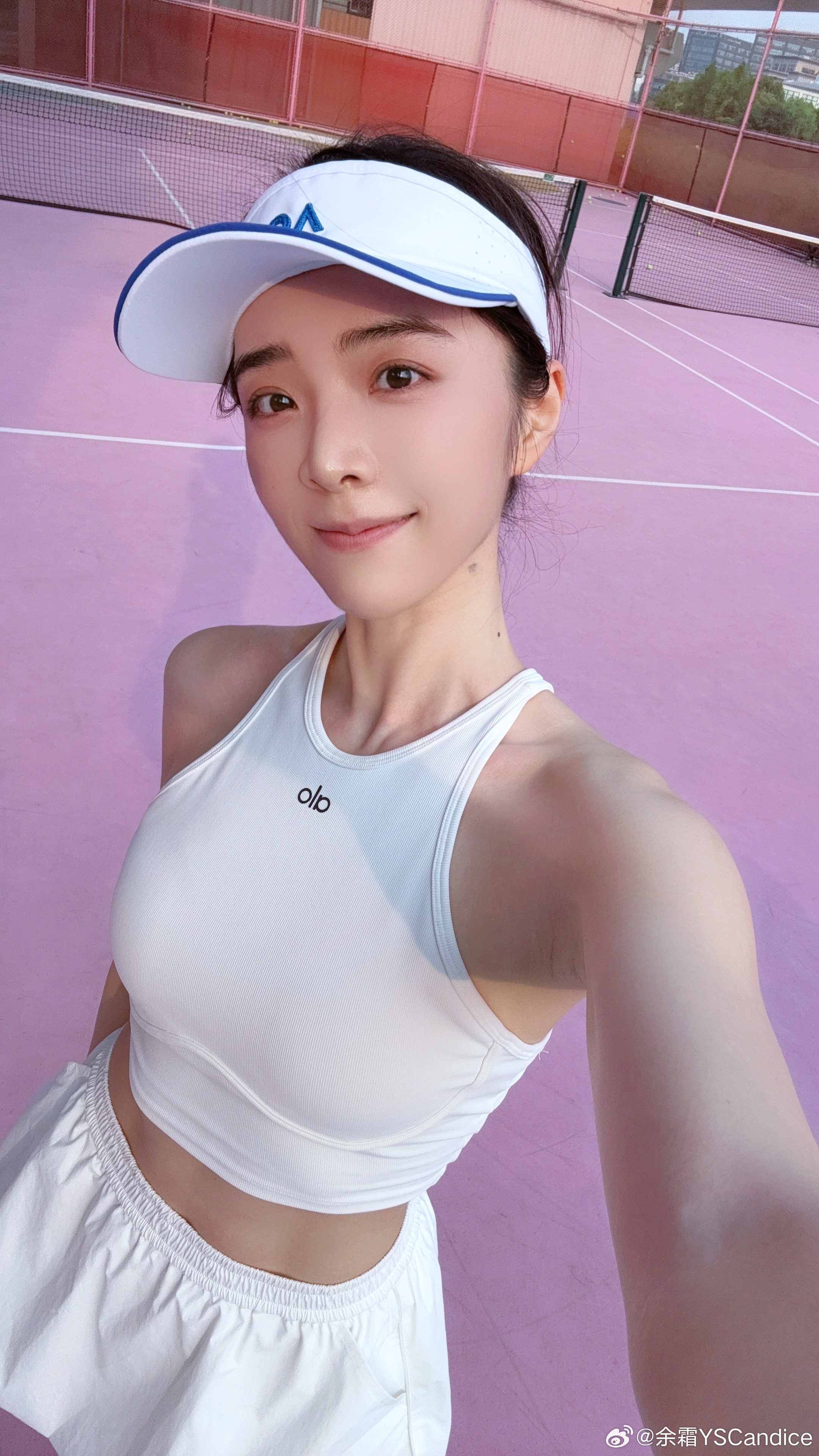 身材这一块！余霜更博晒照：爱上户外运动了了了了！！！