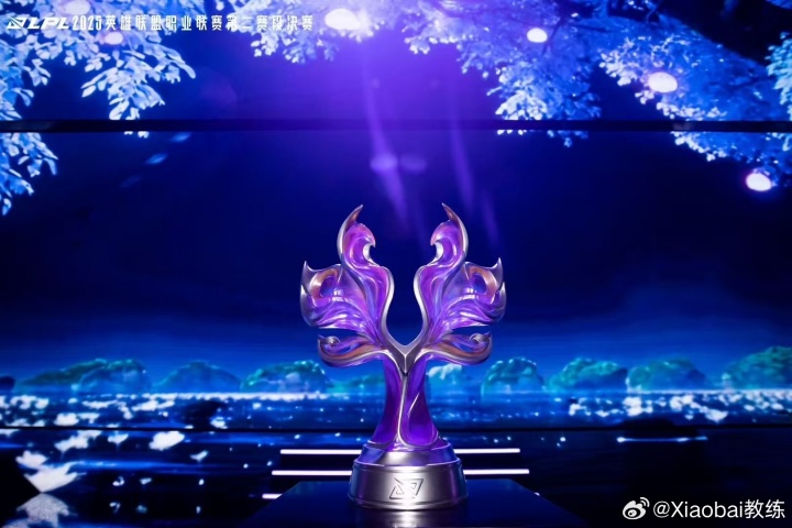 AL教练Xiaobai：战术板上的无数标记，终于变成赛场上最耀眼的勋章