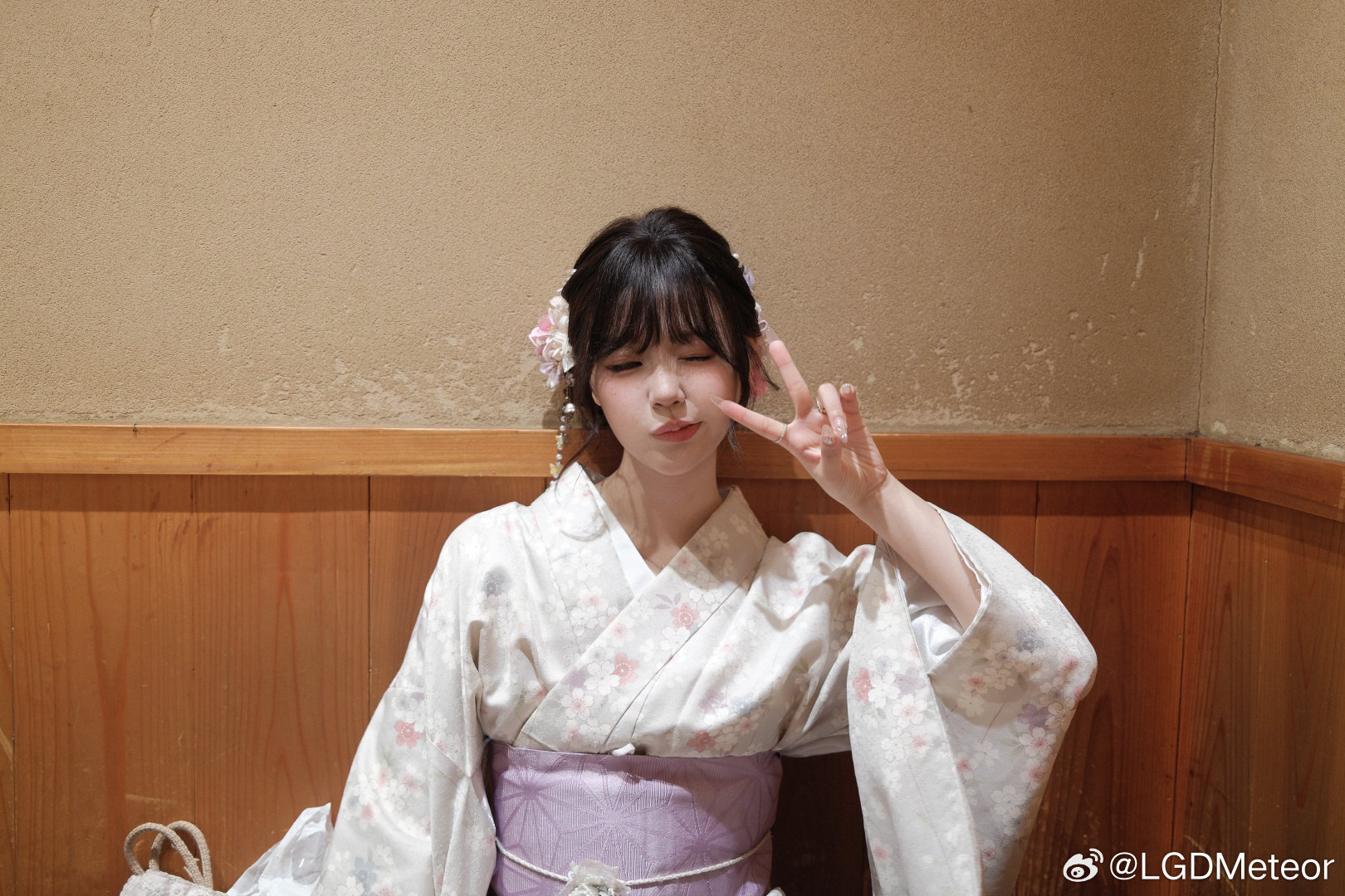 郎才女貌😻LGD俱乐部打野选手Meteor晒出与女友日本游玩美照