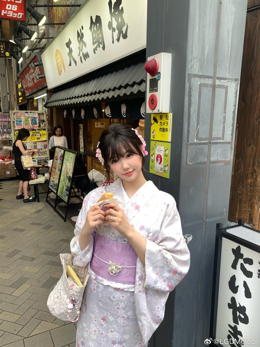 郎才女貌😻LGD俱乐部打野选手Meteor晒出与女友日本游玩美照