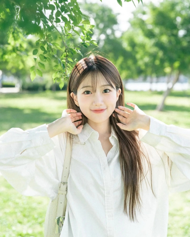 LCK主持李恩彬分享夏日写真：你好呀，夏天~