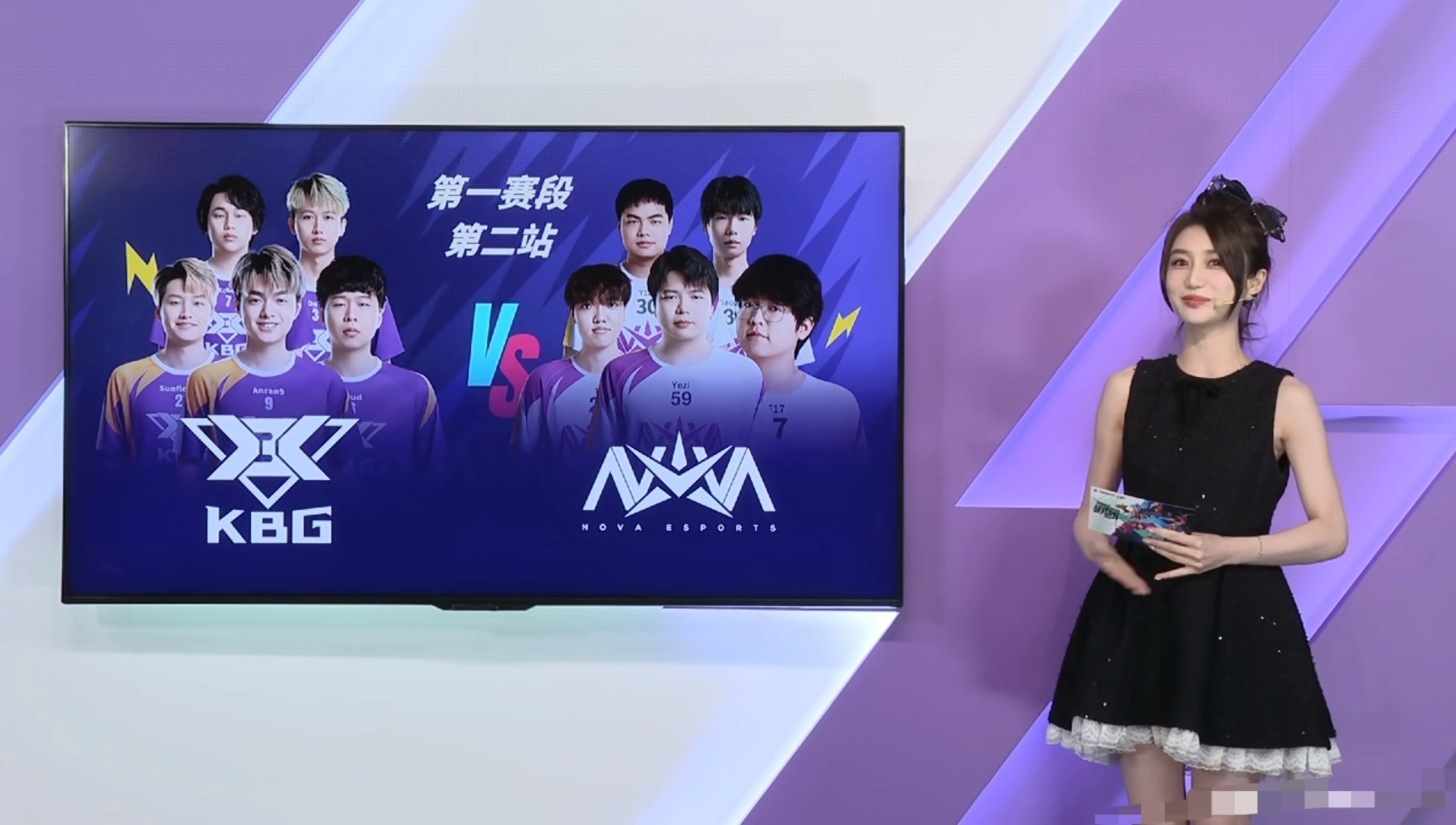 主持小悠晒照：最近在LOL手游联赛搬砖～感谢童童的花絮图