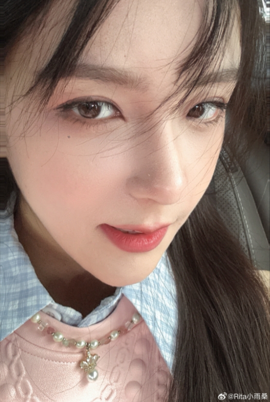 LPL美女解说Rita晒照：已经管不了司机在想啥了！ 一顿拍