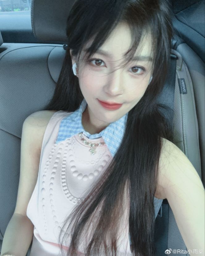 LPL美女解说Rita晒照：已经管不了司机在想啥了！ 一顿拍
