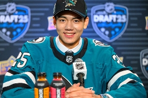  Chinese young player Wang Haoxi makes history in the NHL draft