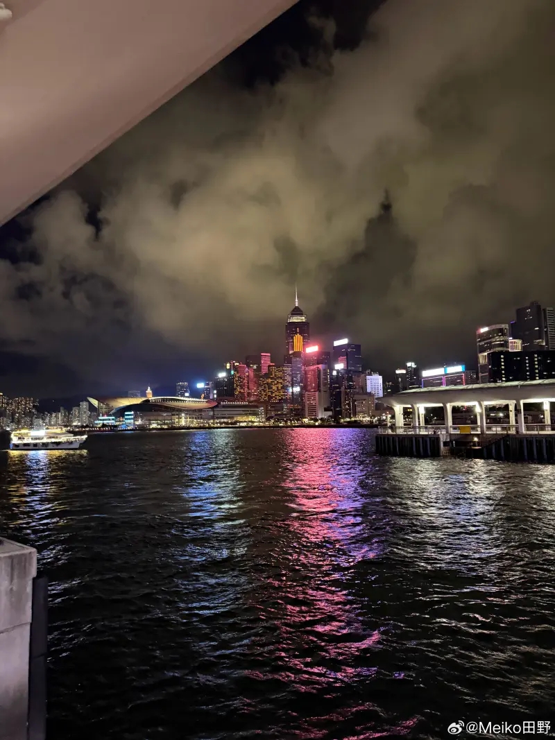 Meiko更新动态：心心念念的面，再给大家发一点随手拍的夜景