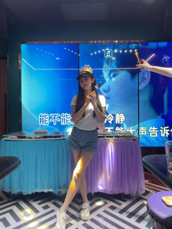 运动风这一块！LPL官方主持泱泱分享生日照片：今天🎂