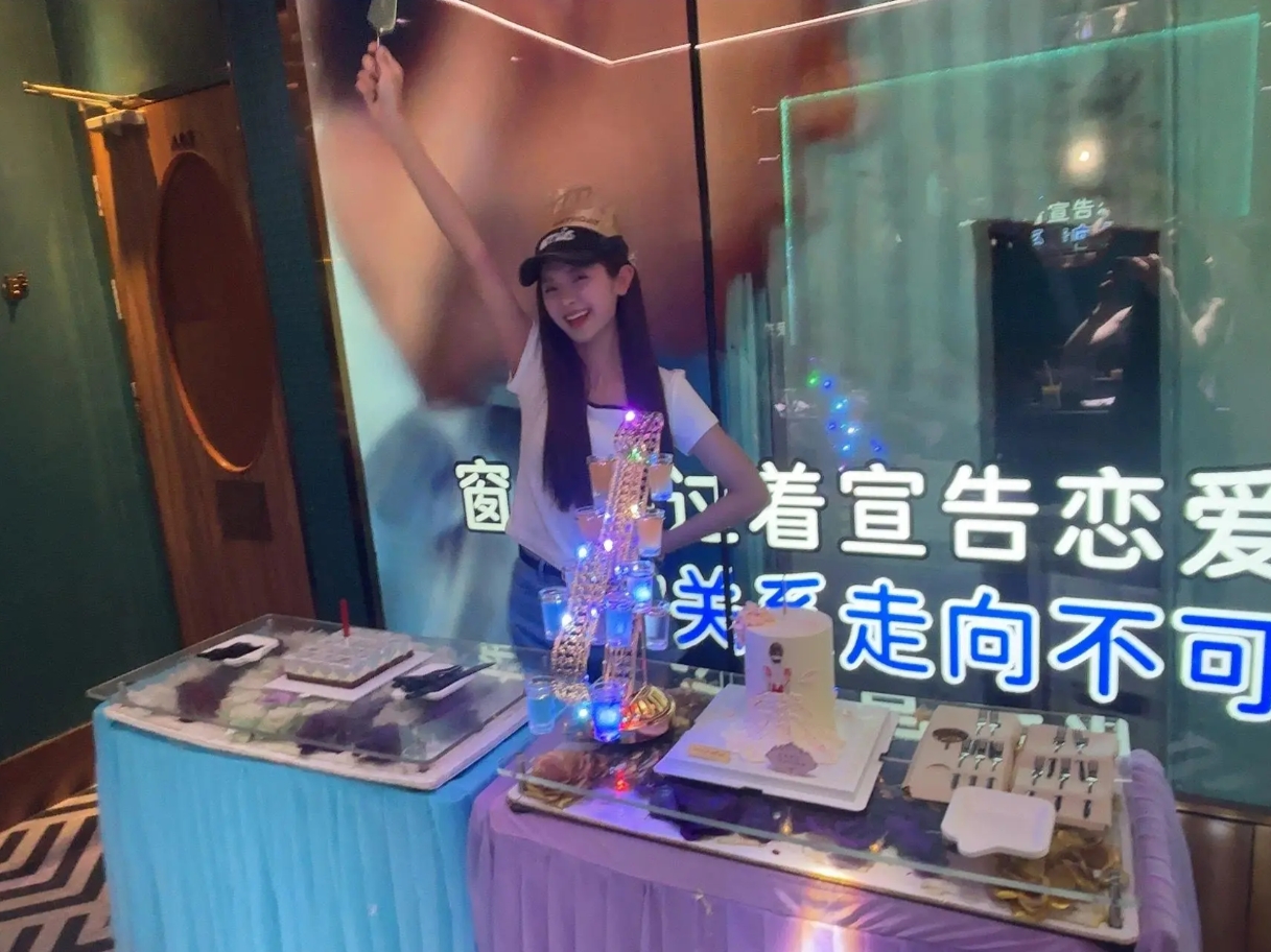 运动风这一块！LPL官方主持泱泱分享生日照片：今天🎂
