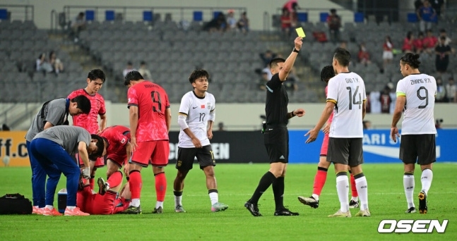 韩媒：中国队落后下再次上演功夫足球，没VAR让高天意逃过红牌