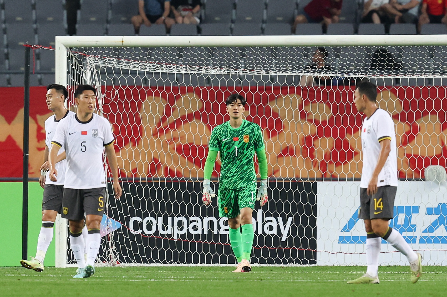 0-3不敌韩国二队！如何评价久尔杰维奇执教国足首秀？