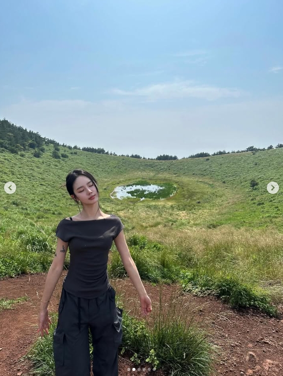 Peyz姐姐晒照：到户外呼吸新鲜空气~