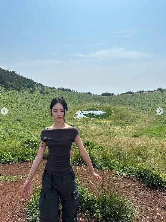 Peyz姐姐晒照：到户外呼吸新鲜空气~