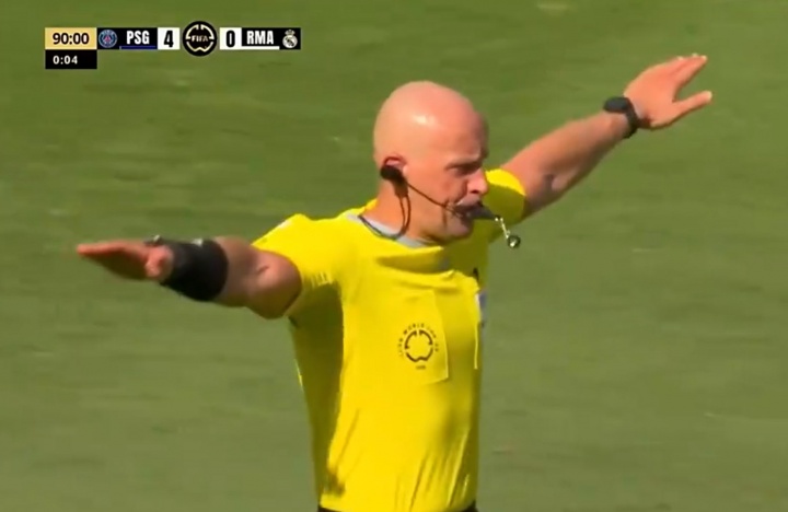 结束！巴黎4-0皇马主裁没有给任何补时，到点直接吹响终场哨
