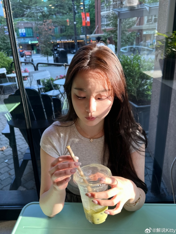 吊带的压力有点大！解说Kitty晒照：温哥华碎片