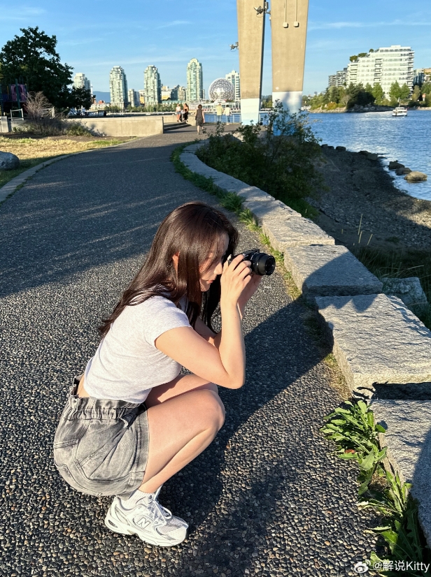吊带的压力有点大！解说Kitty晒照：温哥华碎片