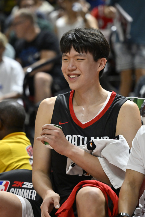 初露峥嵘杨瀚森首节从容不迫 送出1板2助1帽&正负值+19