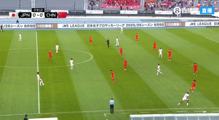 不是4231！国足vs日本场上阵型：5-4-1，五后卫一字排开