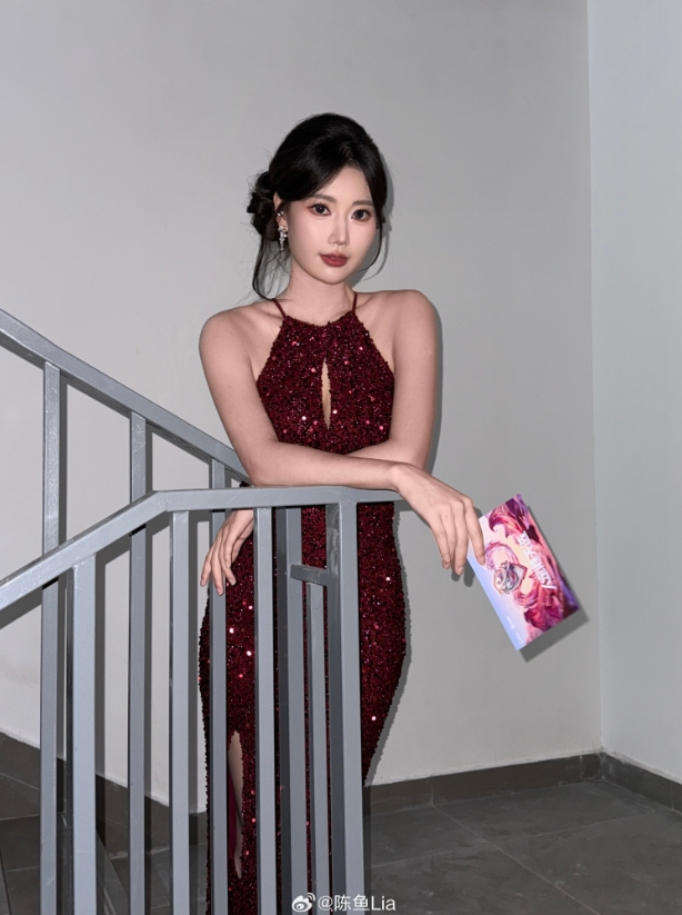 永劫无间美女主持陈鱼晒照：久违的营业照！
