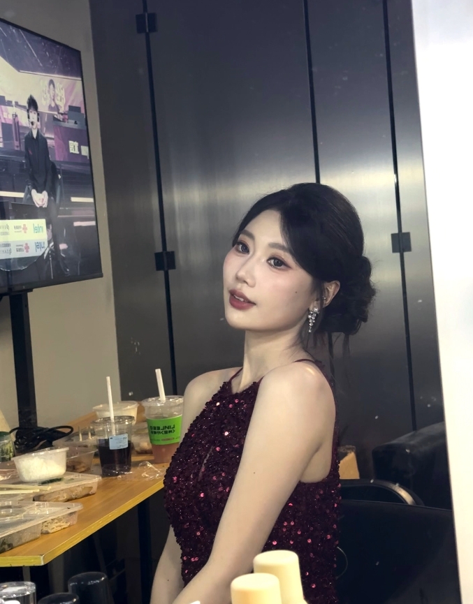 永劫无间美女主持陈鱼晒照：久违的营业照！
