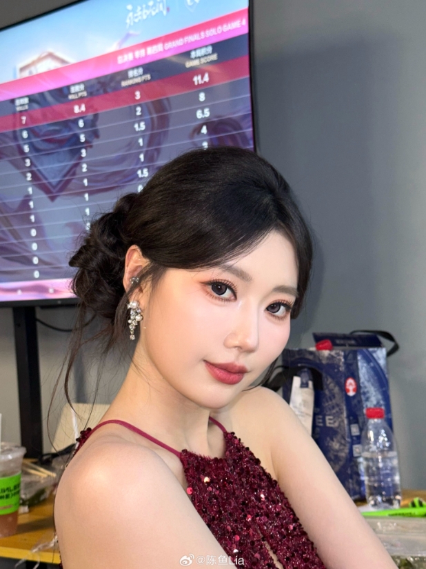 永劫无间美女主持陈鱼晒照：久违的营业照！