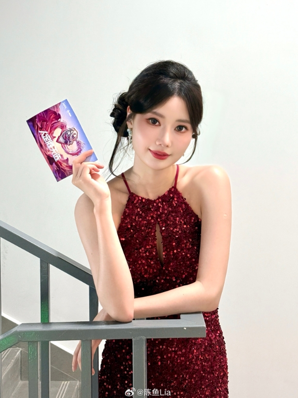 永劫无间美女主持陈鱼晒照：久违的营业照！