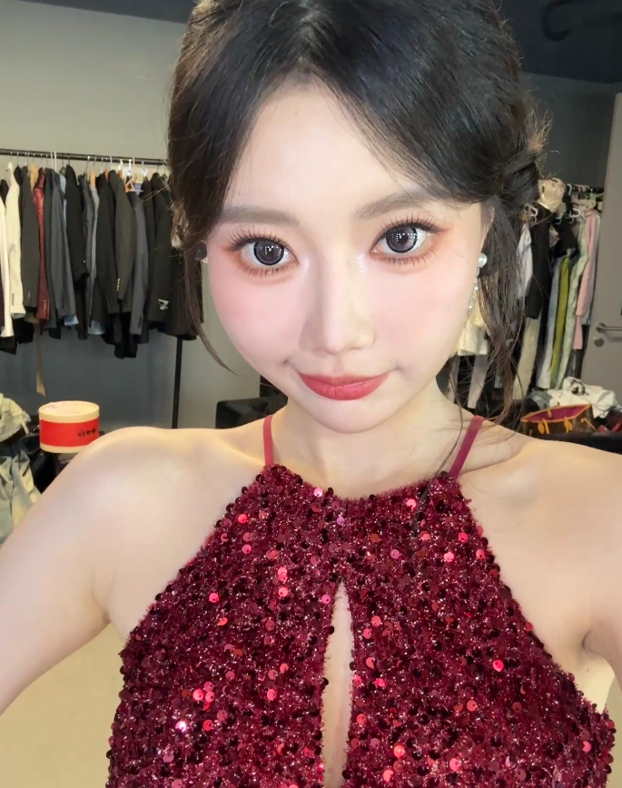 永劫无间美女主持陈鱼晒照：久违的营业照！