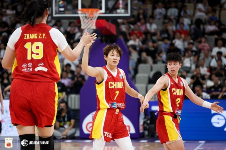 中国女篮半场领先韩国 问题出在进攻端？