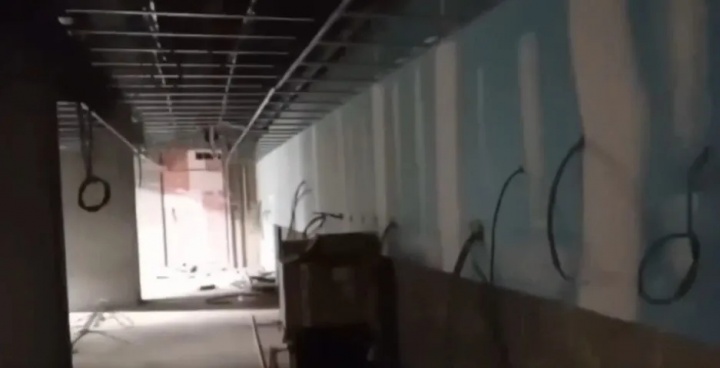 修了2年多了😳诺坎普施工进度曝光：球场一片荒废 设施要啥没啥