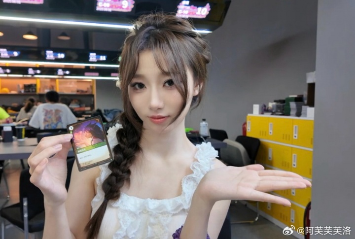 互动女主持人阿芙晒照：偶的符文战场初尝试～好玩爱玩下次还来！