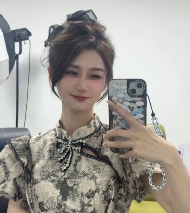 女主持人小悠晒照：苏州场下班！恭喜LNG收获第三赛段首胜