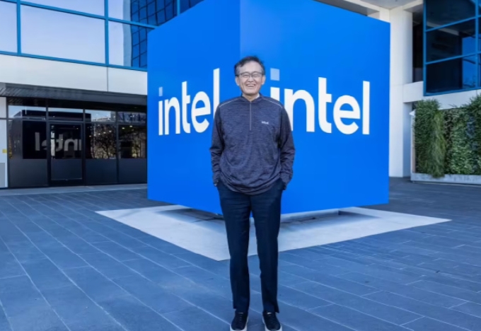 特朗普:英特尔华人CEO必须立即辞职 没有任何商量的余地!