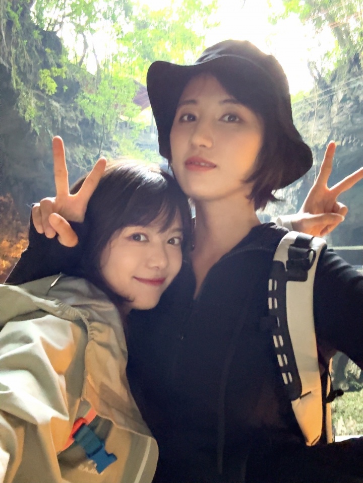 女主持人骆歆晒旅游照：今天去地底下挖矿了️⛏