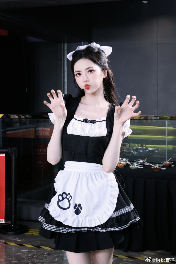 好可爱的女仆😍解说吉祥晒照：我在Pel面馆当老板娘兼厨师长