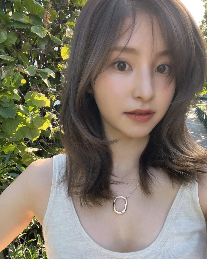 [日本]女大三，抱金砖！日本国脚堂安律的妻子晒婚礼照，幸福无比(图6)