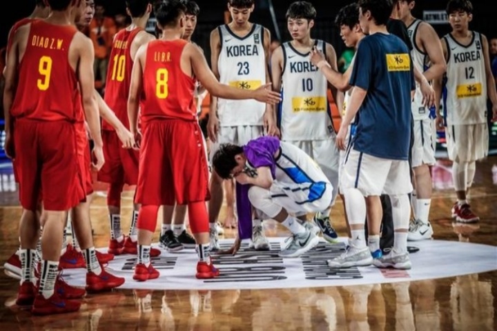 男篮亚洲杯1/4决赛：李贤重痛哭，中国男篮79-71击败韩国