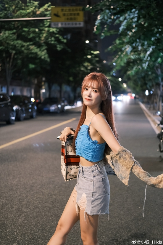 又是羡慕Rookie的一天！小钰晒照：快要热——化掉了