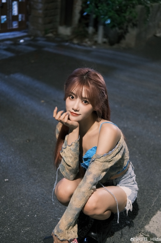 又是羡慕Rookie的一天！小钰晒照：快要热——化掉了