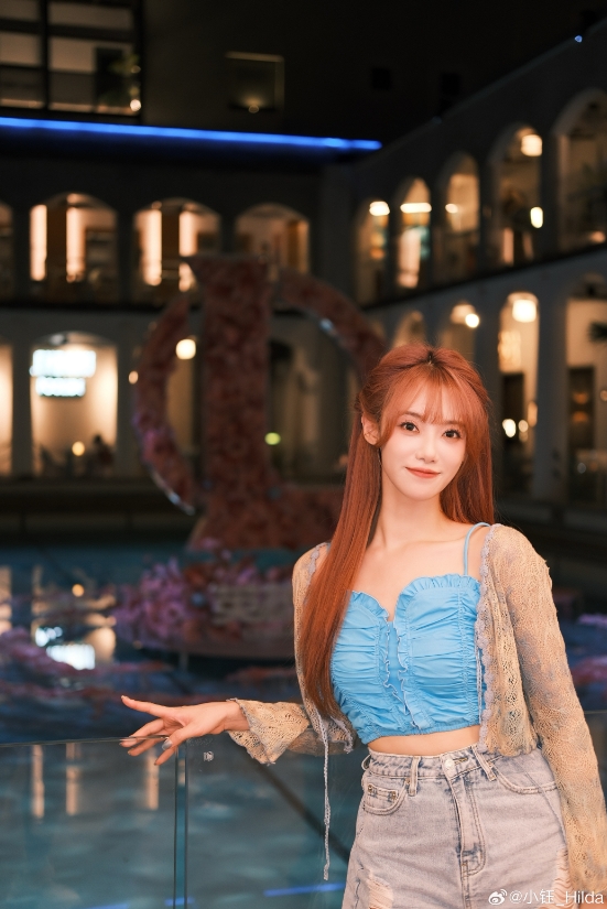 又是羡慕Rookie的一天！小钰晒照：快要热——化掉了