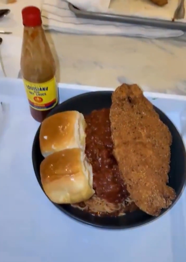 【球盟会】你是真饿了！梅根做饭 克莱：这是我这辈子吃过的最好吃的意面