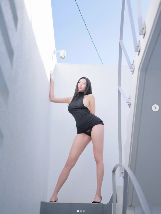 韩版《完蛋美女》演员晒照：这穿搭，建议加入DLC！🤤