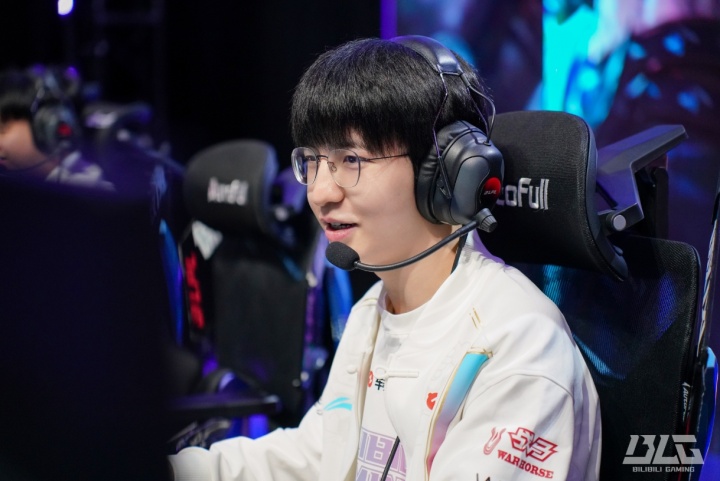 Elk安慰粉丝:可以不用在乎不好的声音,每天开心一点吃好喝好睡好就行了