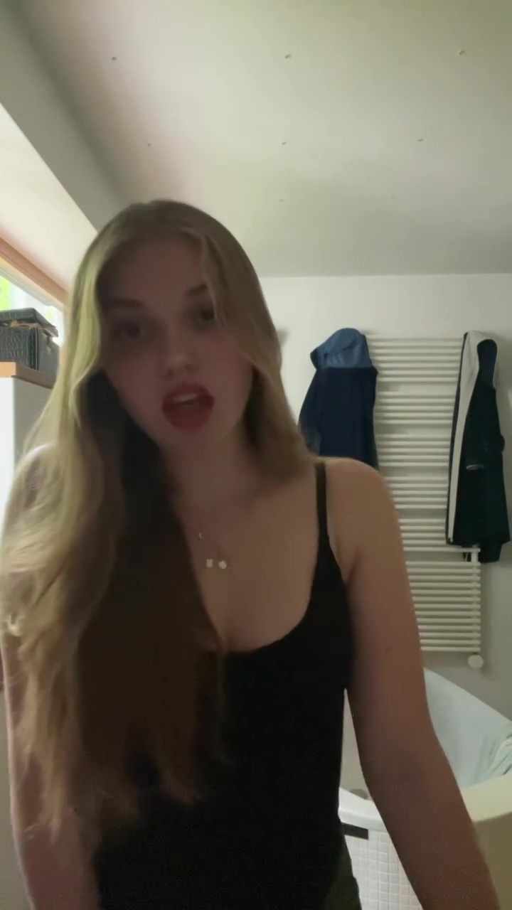 【球盟会】兄真喜！❤司机与侄女拍手势舞获赞超百万爆红 后者身份神秘