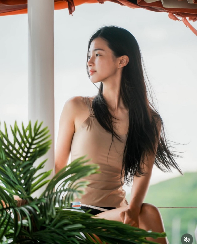 还是得农😍KPL美女解说诗诗晒照：旅游团的老法师随手一拍