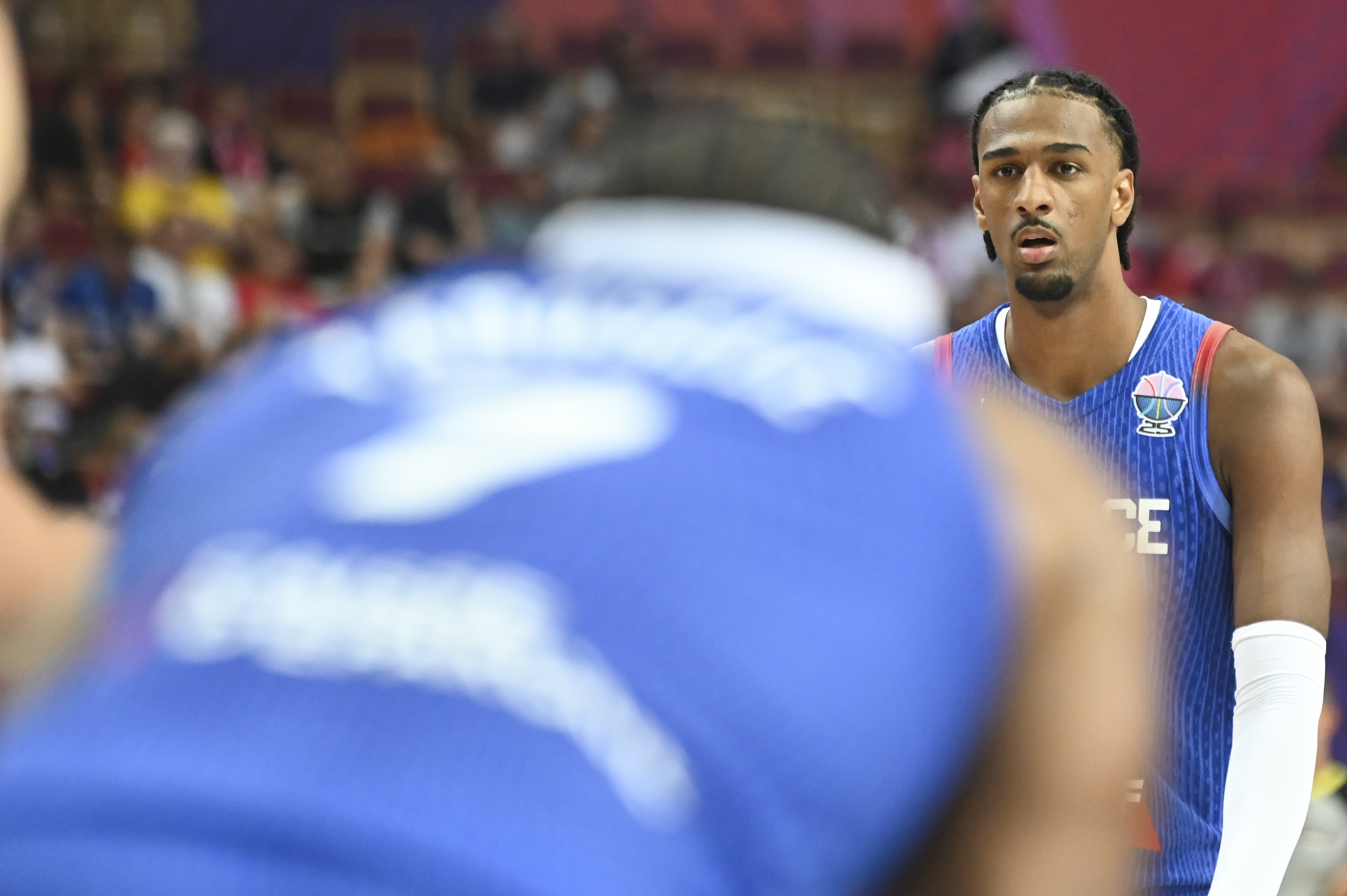 为法国男篮替补登场！萨尔5中3拿到7分4板 正负值+16