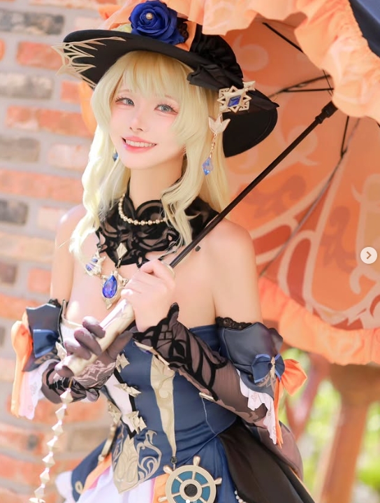 李总看了直接点赞！Faker美女粉丝近照：💙🖤