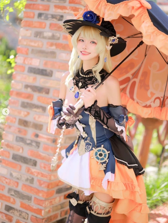 李总看了直接点赞！Faker美女粉丝近照：💙🖤